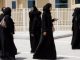 1595532-des-femmes-portant-une-abaya-aux-emirats-arabes-unis-300x192.jpg